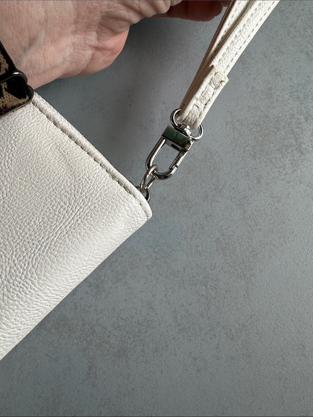 Betsey Johnson Cream Bow Wristlet Clutch with Removable Strap - Picture 5 of 14